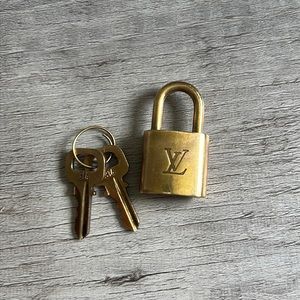 #314 Authentic LV Louis Vuitton Brass Lock & 2 Keys! Functioning!